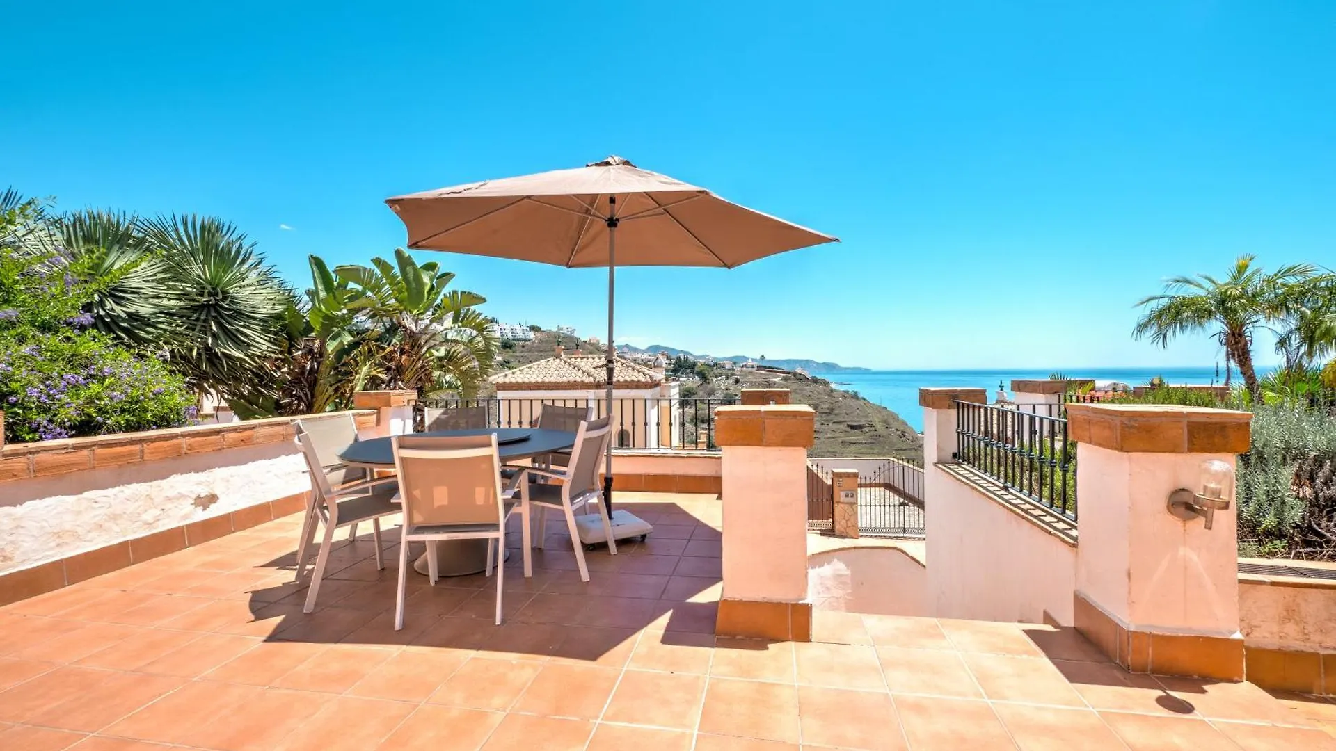 Luxury Villa With Private Pool And 7 Bedrooms Torrox España